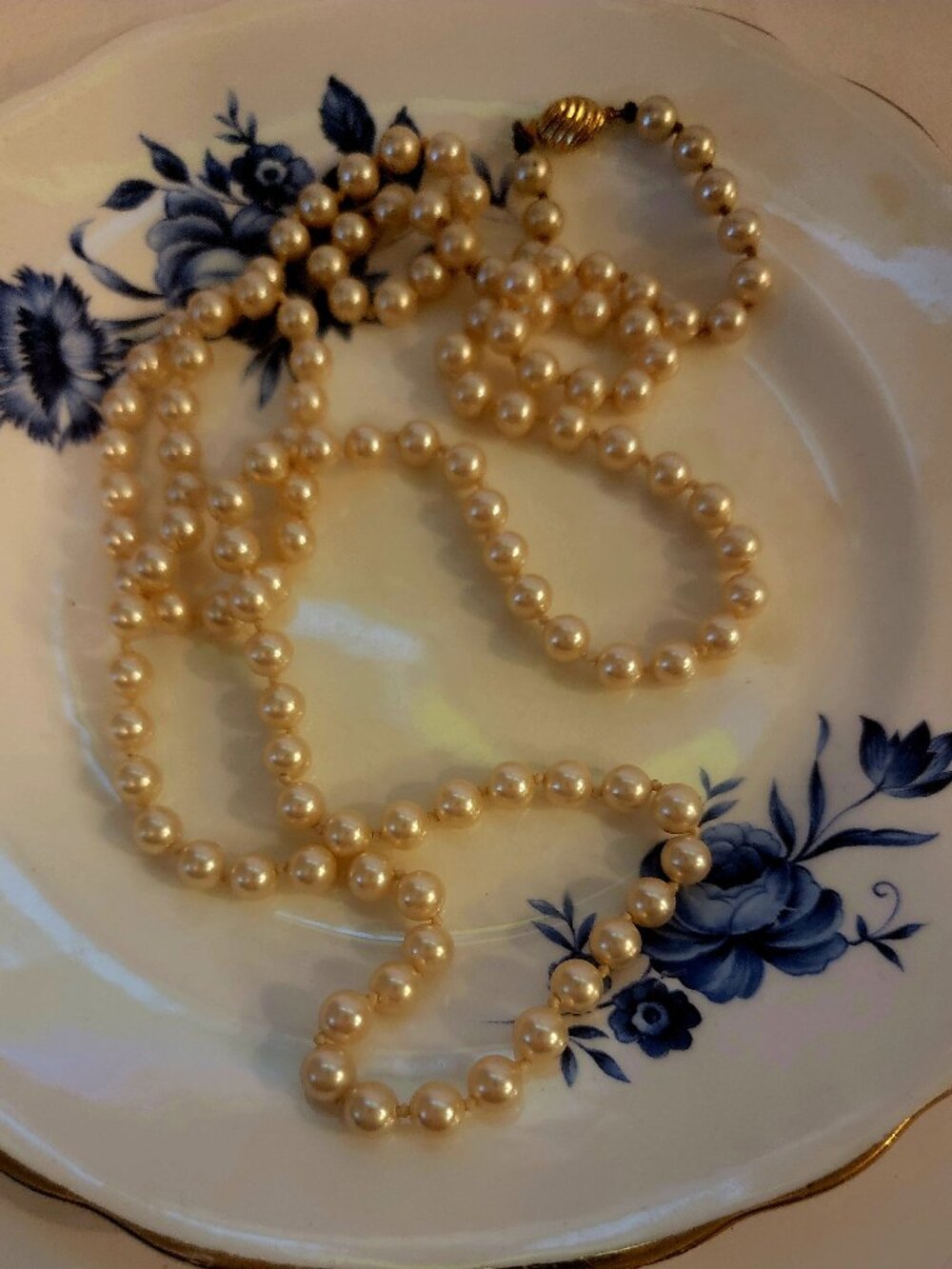 Vintage Marvella Cream Tone Single Strand Faux Pearls Unique Box Clasp